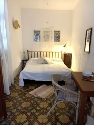 Gemütliche Dorfwohnung mit Terrasse und Ausblick auf Gärten und Olivenhaine