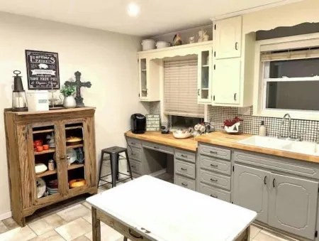 Bison Hall 2, no cleaning fee, 1 block from Harding