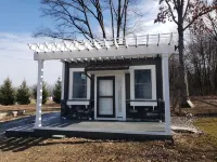 Cozy Garden cottage on 15 acres is perfect executive rental or couples retreat.