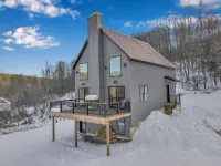 New Build • Ellicottville Ski Chalet • Sleeps 8 曼斯費爾德酒店