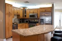 Quiet home with Salt Water Heated Pool, next to Largo Golf Course & IRB!