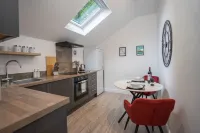 The Den - King BED 5 min Walk to City Centre