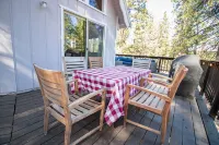 *New* Dog friendly Classic A-frame Cabin with A/C