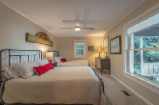 Breathtaking Lake & Mountain Views & Private Dock. Enjoyable Year Round!