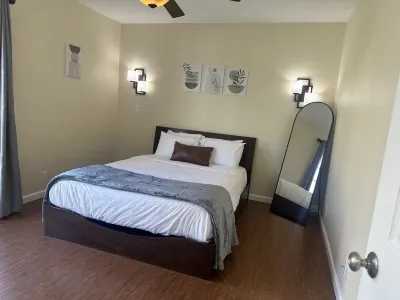 Serenity and Comfort Await: Charming El Cajon Retreat for Your Perfect Getaway! Hôtels à proximité de : Albertsons