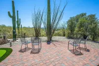 Desert Lux! Peaceful/private+2 minutes from prime Foothills shopping/dining