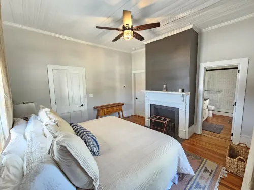 Remodeled historic home! Steps away from dining & shops - Easy walk to Old Salem
