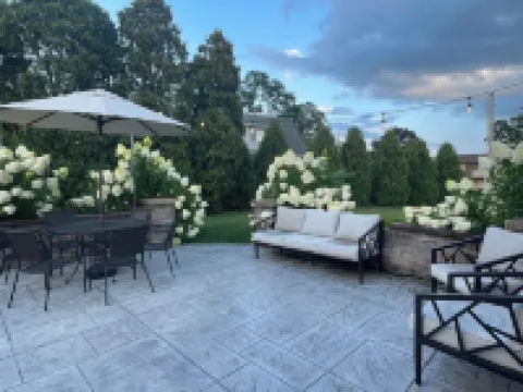 Maple Street Hideaway -Berlin- Walk into town to eat and shop