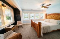 Charming Historic Home with chef's kitchen formal dining, sitting room, & patio Hotels in Payson