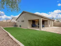 East Mesa home sleeps 6 close to hwys Legacy Sports Hotels near Walmart Supercenter