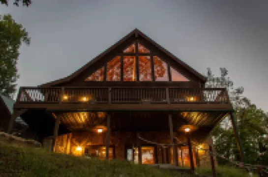 Cabin on Lake Keowee just minutes from Clemson, lake front property with firepit