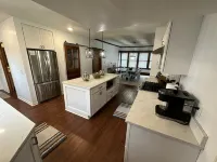 Roomy 5BR 1/4 mile from Main St 쉬보이간 호텔