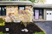 Enjoy peaceful farm life! Pet-friendly, 23 acres, baby goats and chickens!