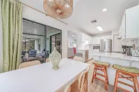 Heated Private Pool, 5 Miles to Beach. Colorful, bright family-sized home.