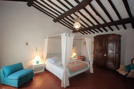 Farmhouse in the hills with panoramic view and swimming pool