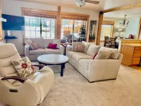 All Seasons Mountain Retreat-Ski trails/FAST Wi-Fi Hotels in Winthrop