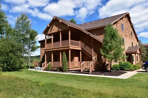 Stunning Knotty Pine Condo at Schuss Mountain