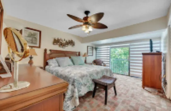 Waterfront - Private Lagoon - in Park on the Ocean side -beach, pool