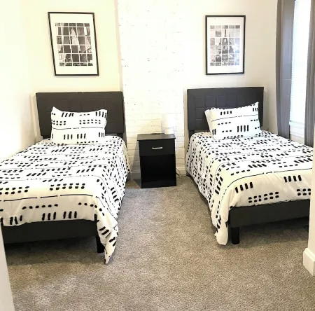 Urban Retreat-Walk to UC, Hospitals and the Zoo. Minutes from OTR and Downtown.