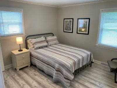 Updated home with fenced yard, dog friendly, 15 min to downtown Greenville! Hotels near Turtle Shell Grill & Bar