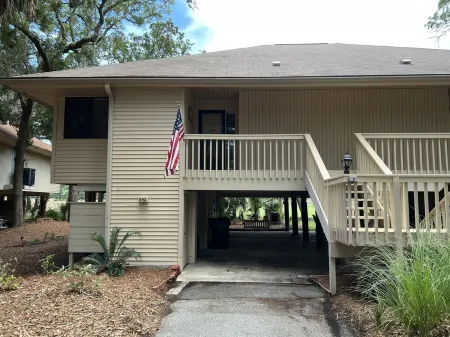 Edisto Beach Peach!—beautiful renovated condo on golf course & close to beaches