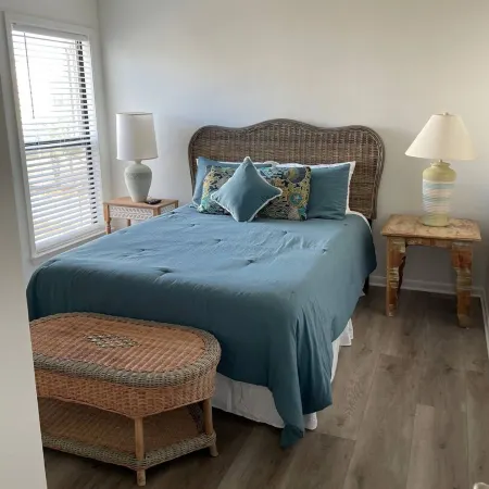 Nice and Spacious 2 Bed / 2 Bath on the Bay and across street from Orange Beach.
