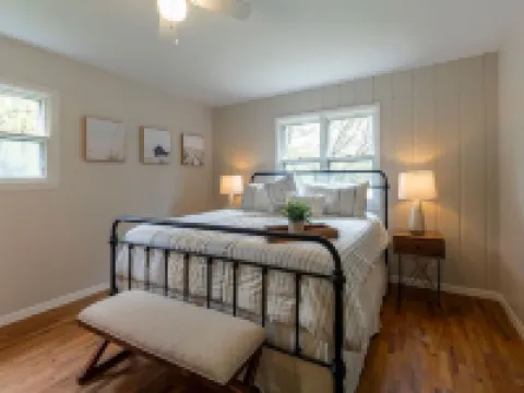 Private Cozy Cottage in Charming Walloon Lake Village - Sleeps 13! Hotels in Melrose Township