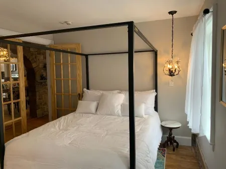 Park Place Row House Unit 3 Отели в г. Женева