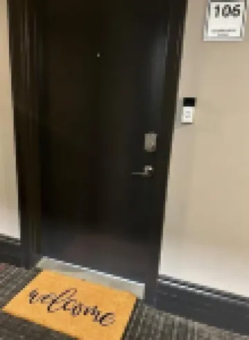 Modern Loft in Historic Building. Free Parking!