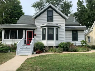 Historic Home By Carleton College; Perfect for Visiting Families & Faculty Hotels near Carleton College