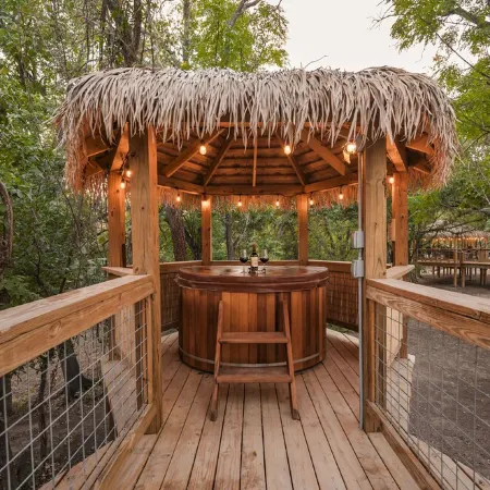 Blue Jay Yurt/Private Hot Tub/Cold A/C!! /River Access/Close to Town!