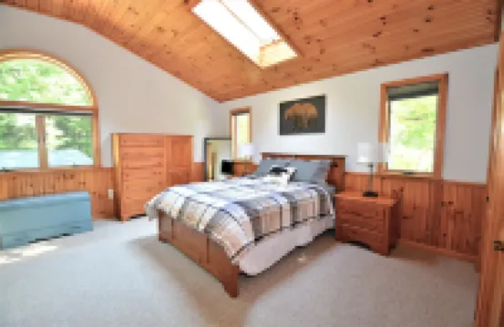 Edelweiss! A Luxurious 5 Bed Ski Chalet 5 Mins to Jay Peak, Vermont