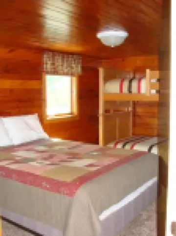 On North Twin Lake- Northern Exposure Rentals "Musky Lodge"