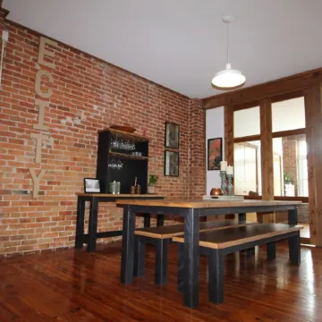 Historic Condo in the Heart of Downtown Elizabeth City Отели в г. Паскуотанк