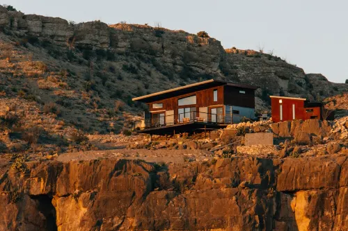 Off-Grid, Modern Cliff House