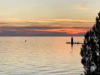 ★Flip Flop Cottage★ Fire Pit • 7min walk to beach • Family & Pet Friendly!