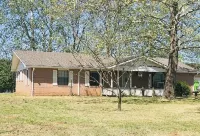 Enjoy a Cozy Holiday Getaway in Our Peaceful Rural Home.Wifi Not Available