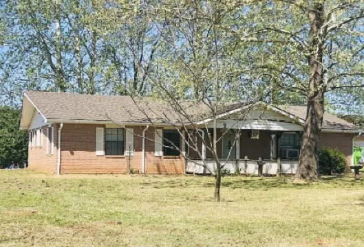 Enjoy a Cozy Holiday Getaway in Our Peaceful Rural Home.