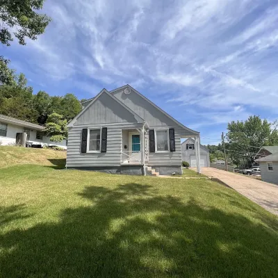Newly remodeled home in Historic Hermann Wine Counrtry.