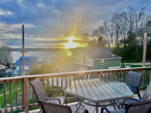 Mississippi River View Lodge with Hot Tub! Sleeps 14