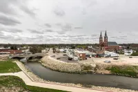 Dyersville Dream Condo #200