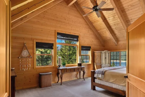 A PNW dream! Hot Tub, Views, Firepits, Games, Hiking and Epic Location!