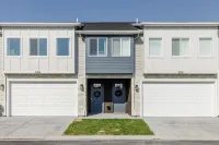 *NEW* Townhouse Bear Lake, Fast WiFi, Boat Parking