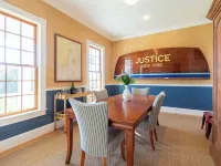 GORGEOUS HOME w/FANTASTIC VIEWS-10 MINS TO CAMDEN! Hotels in Lincolnville