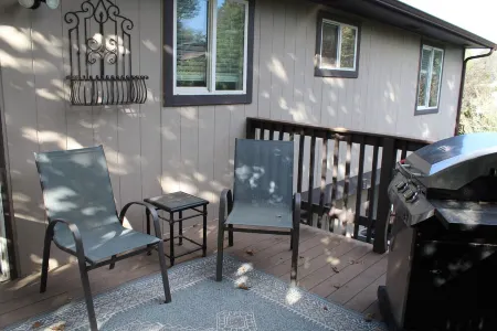 Virginia's Guest House- 4 bedroom home on a quiet corner lot in West Greeley Отели рядом с достопримечательностью «Библиотека Хай Плейнс Лайбрари Дистрикт Сентенниал Парк»