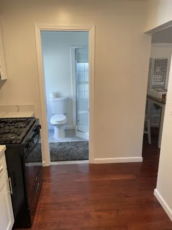 Furnished North Berkeley pet-friendly cottage in the center of it all