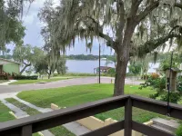 Romantic getaway, lakeview 5 min from the Downtown!