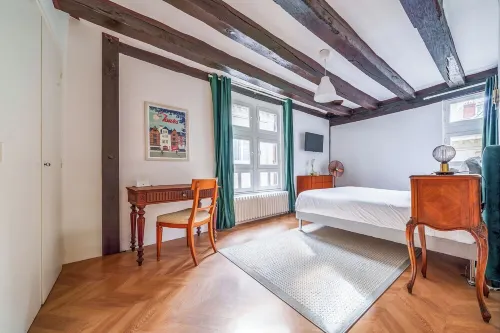 Appartement 4p/2ch  place Plumereau avec parking gratuit proche universités