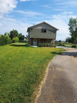 Gateway to the valley, the ideal place to call home in Helena book year round!!