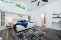 Luxury Waterfront Heated  Pool Villa.Amazing Views. Available Jan2026